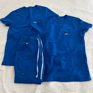 FIGS Scrub Bundle 2 Catarina Tops Zamora Joggers Royal Blue XS